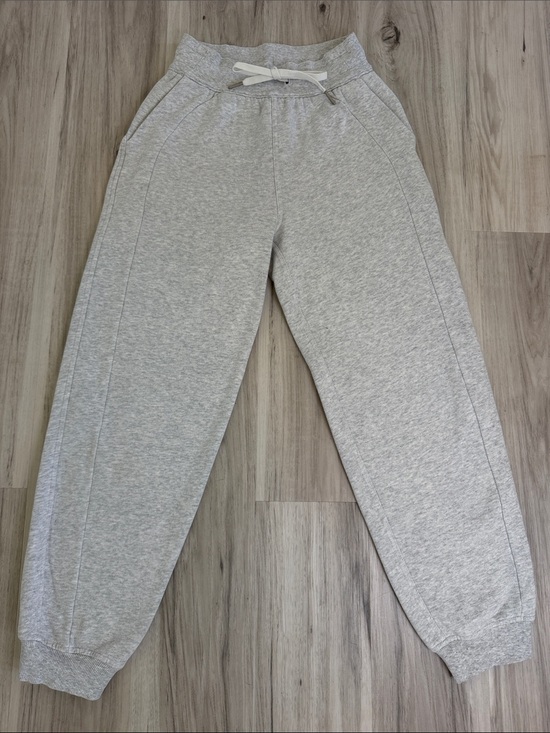 lululemon athletica Pants - Lululemon Women’s Light Gray Joggers size 0

PERFECT CONDITION